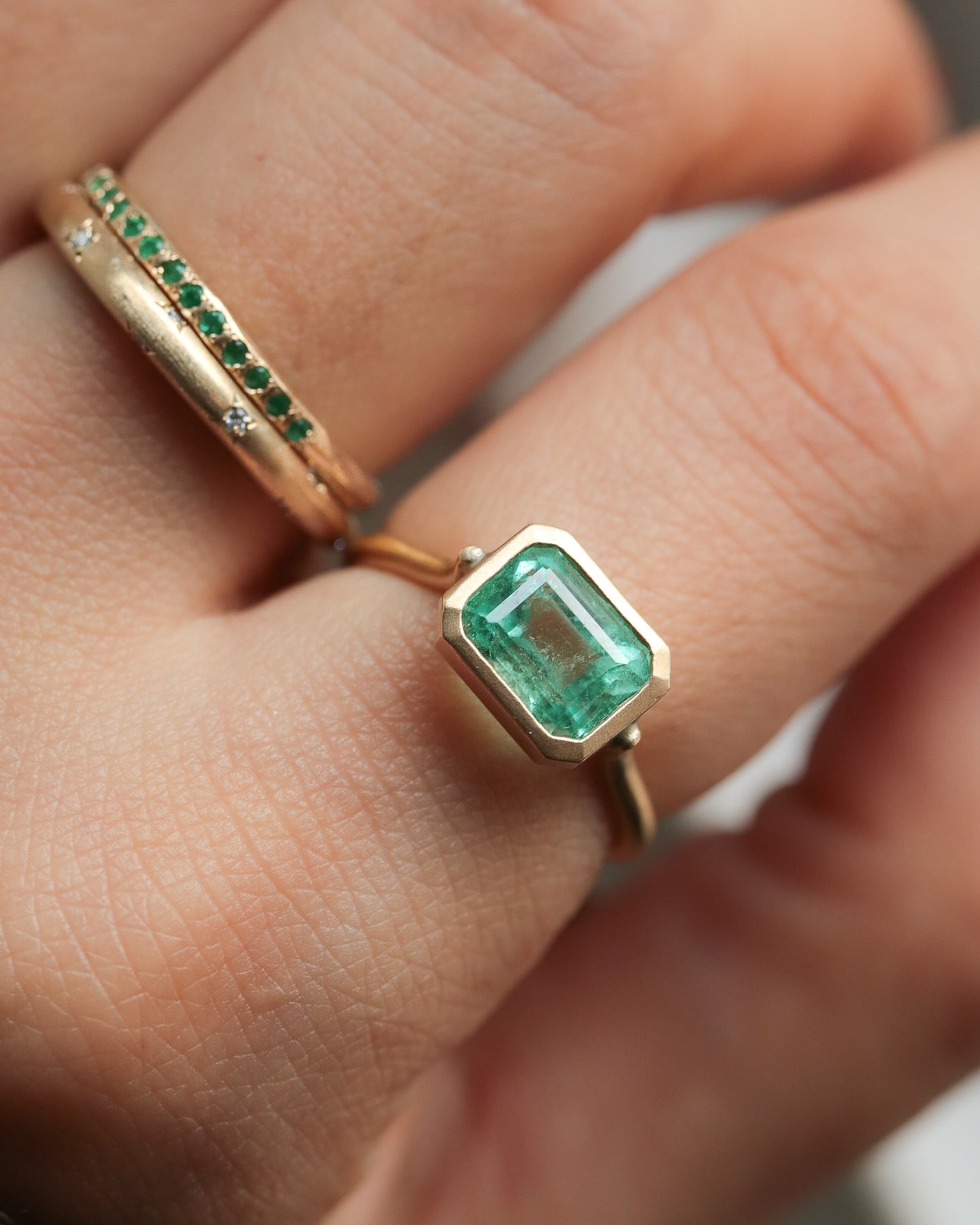 Collet Ring - Emerald -