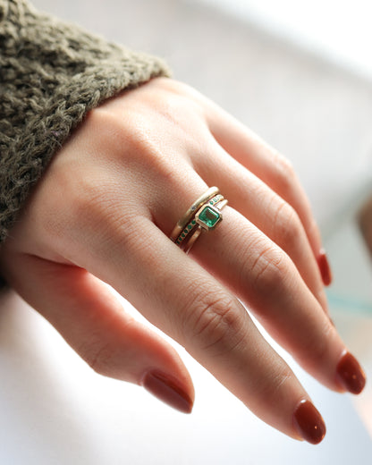 Collet Ring - Emerald -