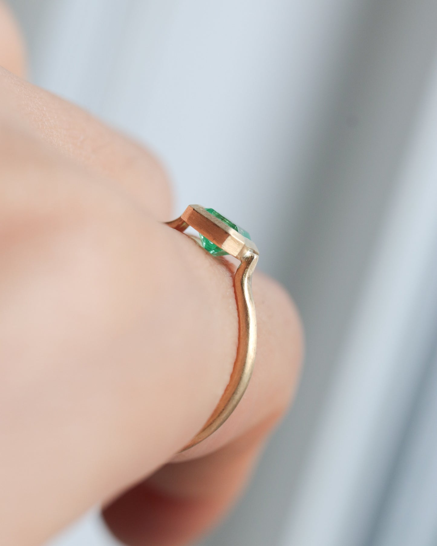 Collet Ring - Emerald -