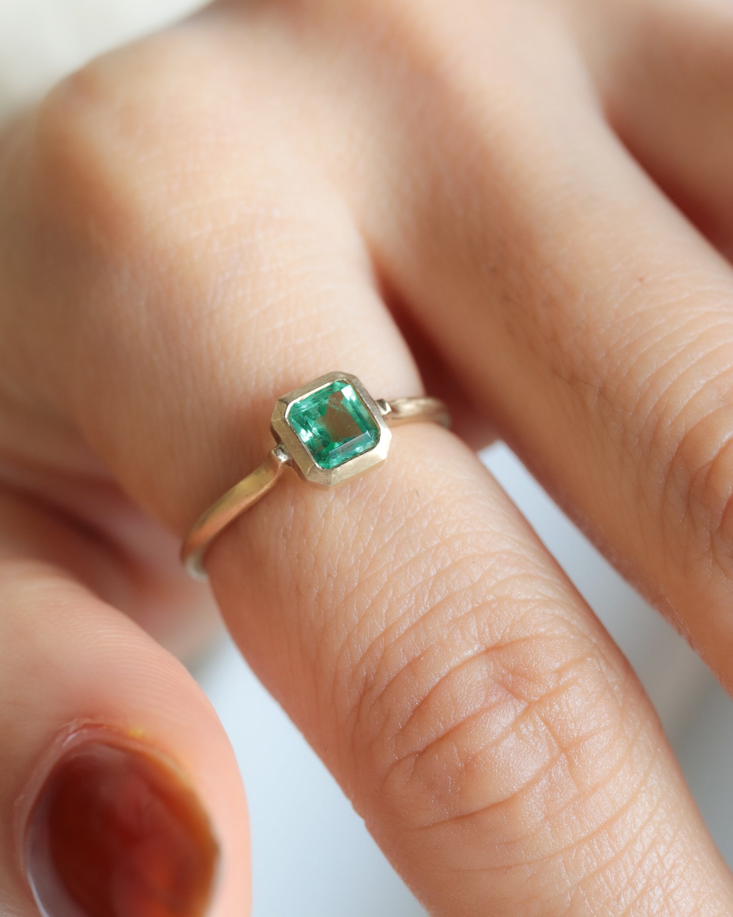 Collet Ring - Emerald -