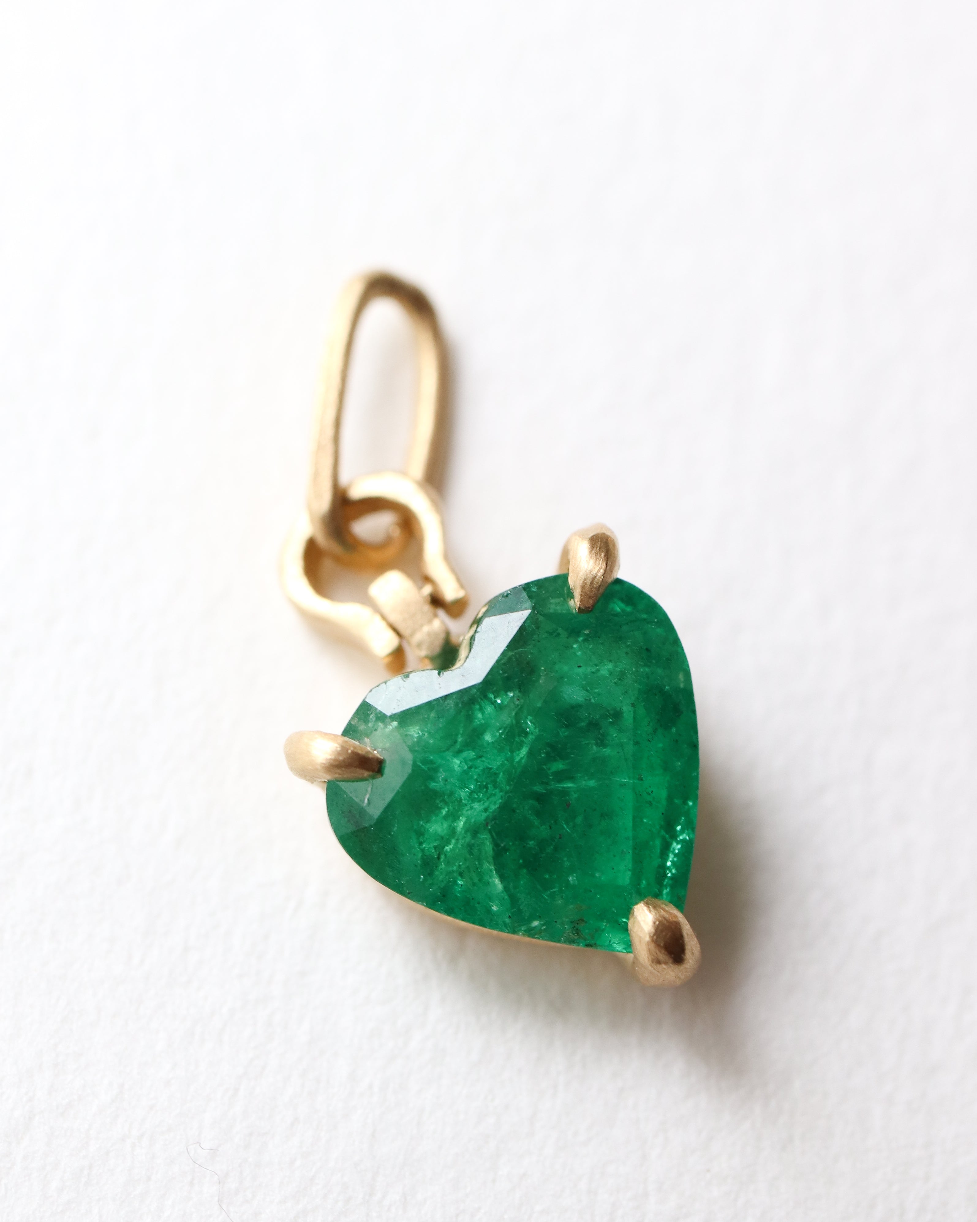 Horse Shoe Prong Necklace - Emerald -