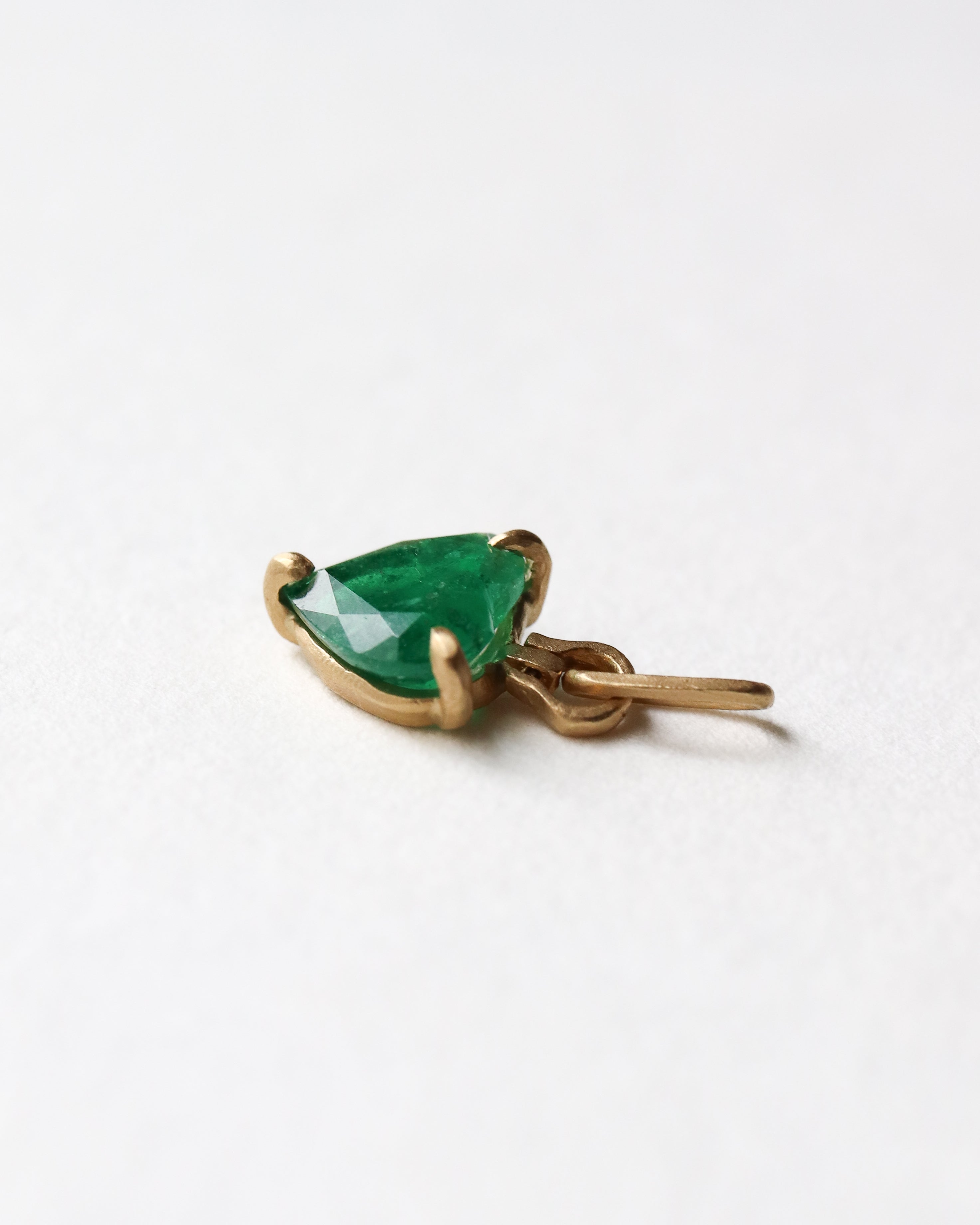 Horse Shoe Prong Necklace - Emerald -