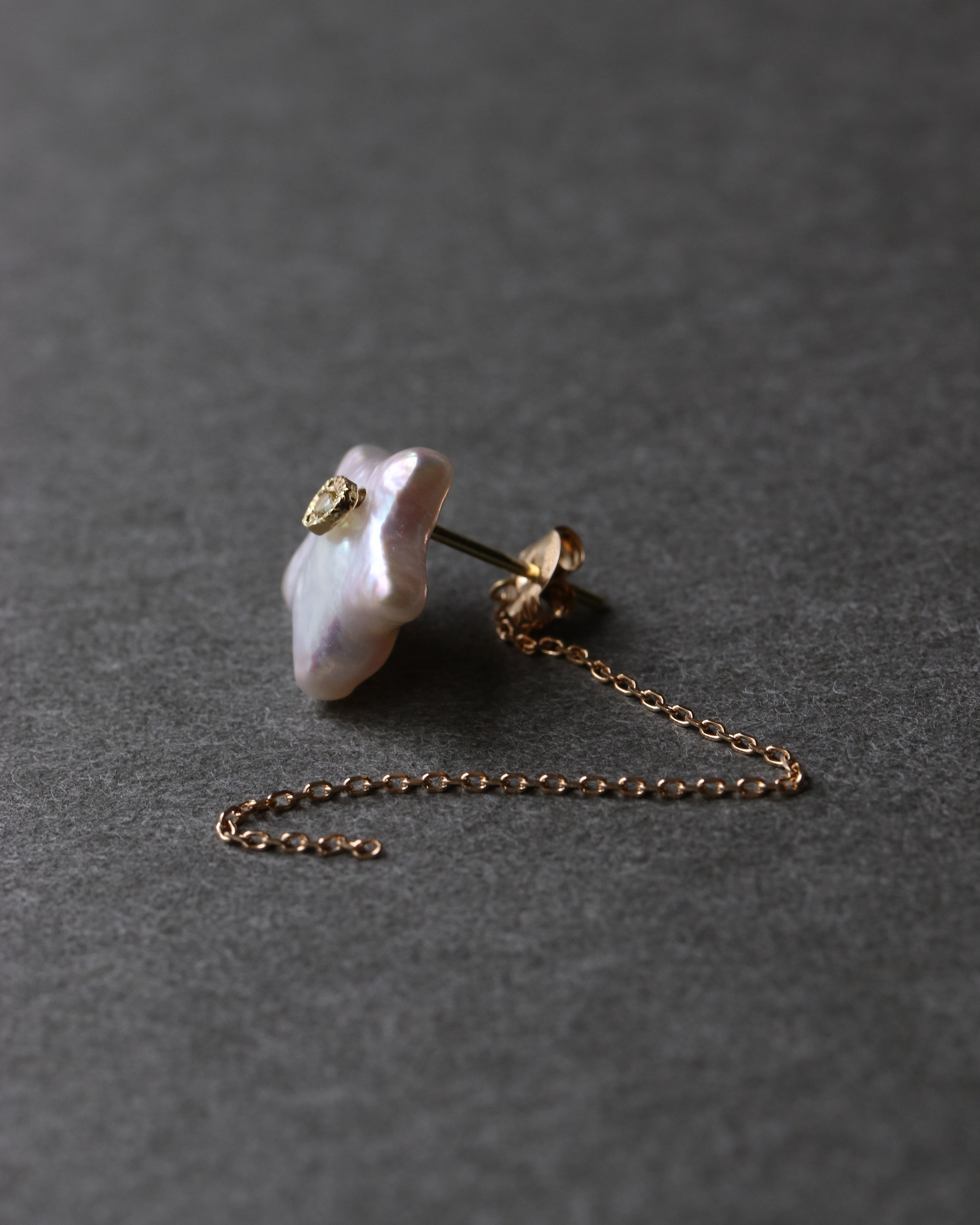 Flat Pierced Earring - Pearl - B