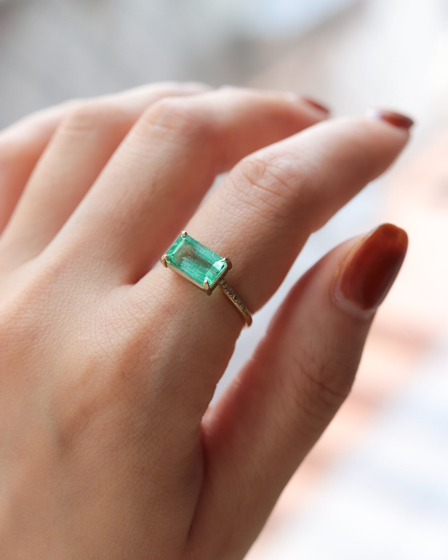 Prong Ring - Emerald -