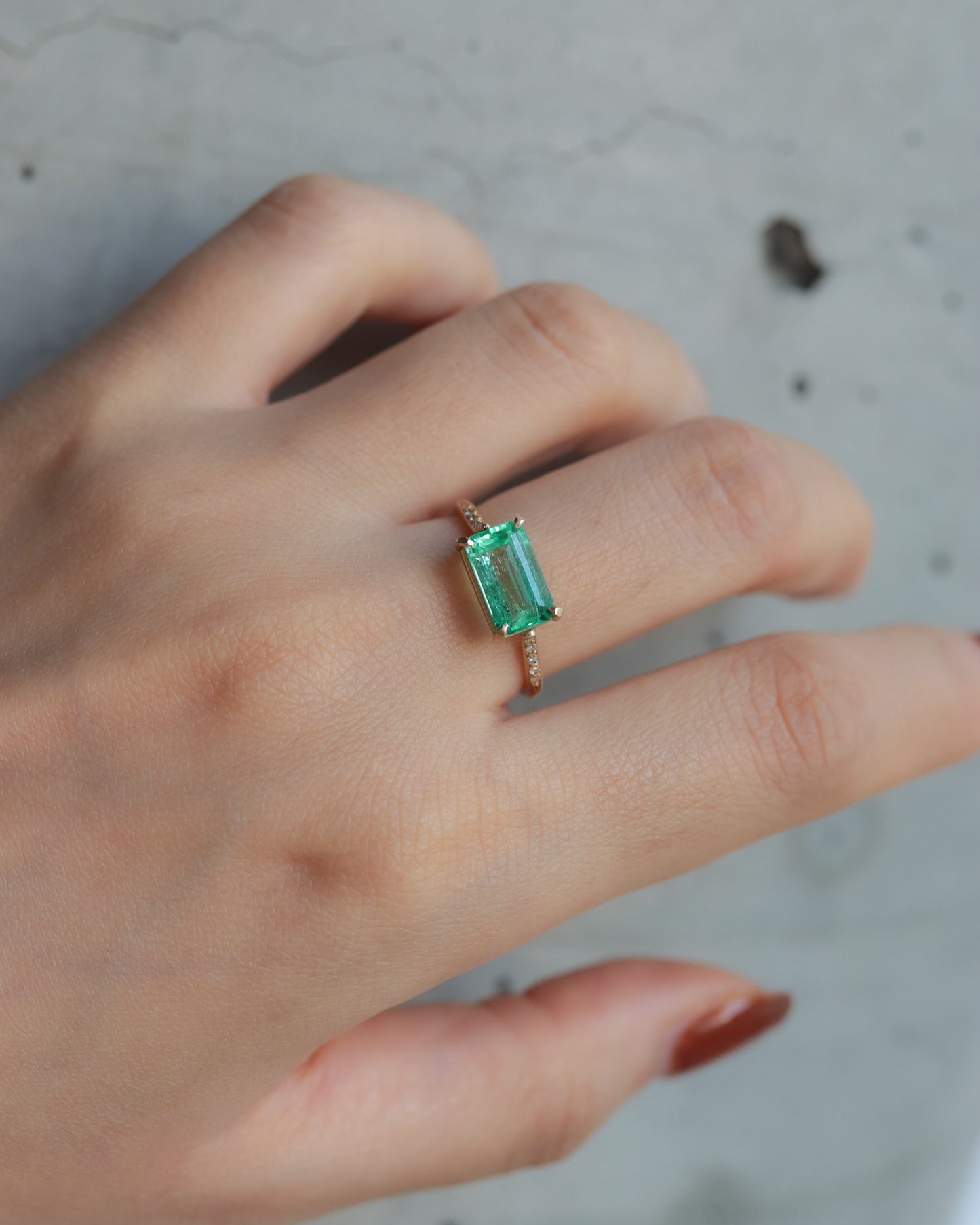 Prong Ring - Emerald -