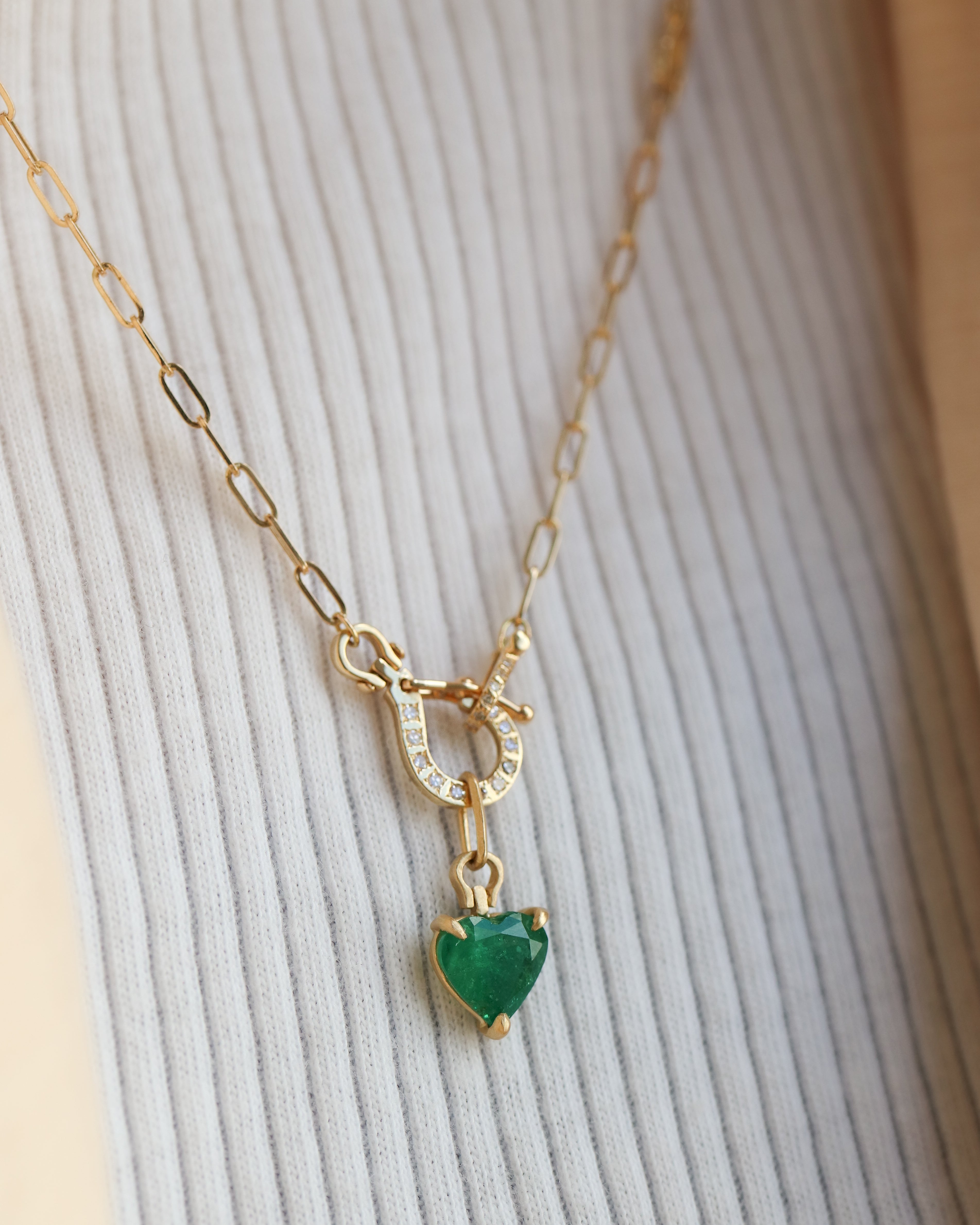 Horse Shoe Prong Necklace - Emerald -