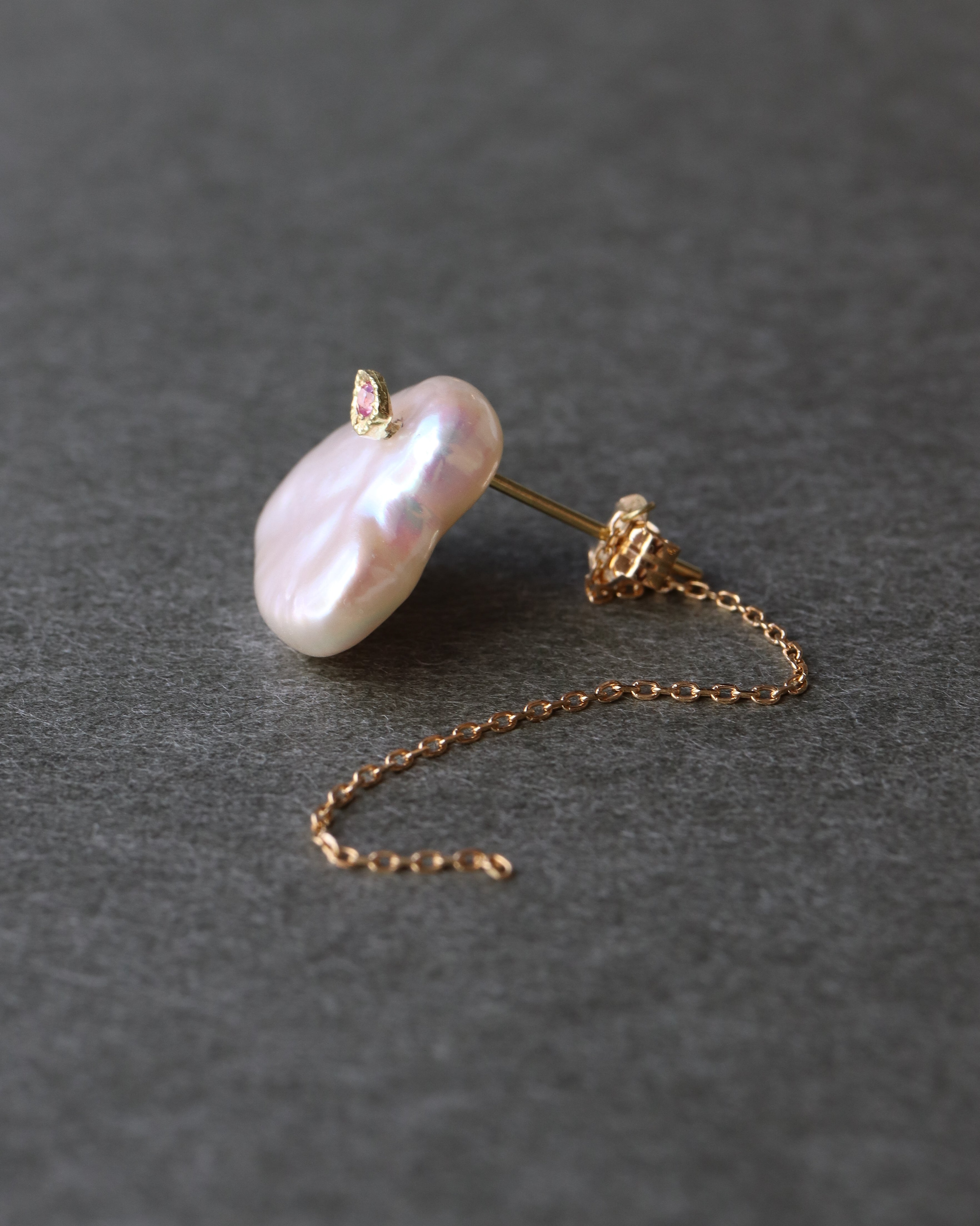 Flat Pierced Earring - Pearl -