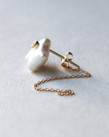 Flat Pierced Earring - Pearl / C -