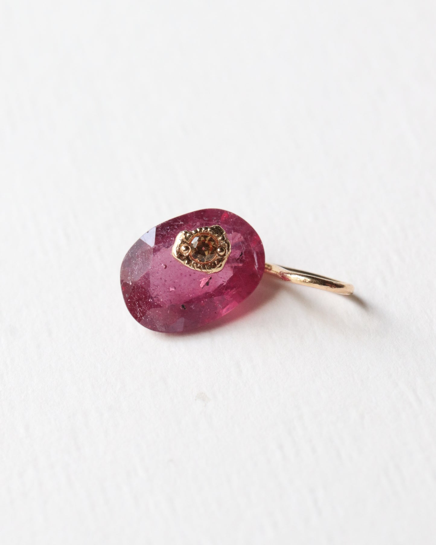 Flat Necklace - Ruby -