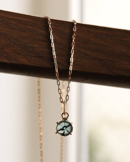 【1/18 sat.12:00〜 NEW IN】HorseShoe Prong Necklace - Trapiche Emerald -