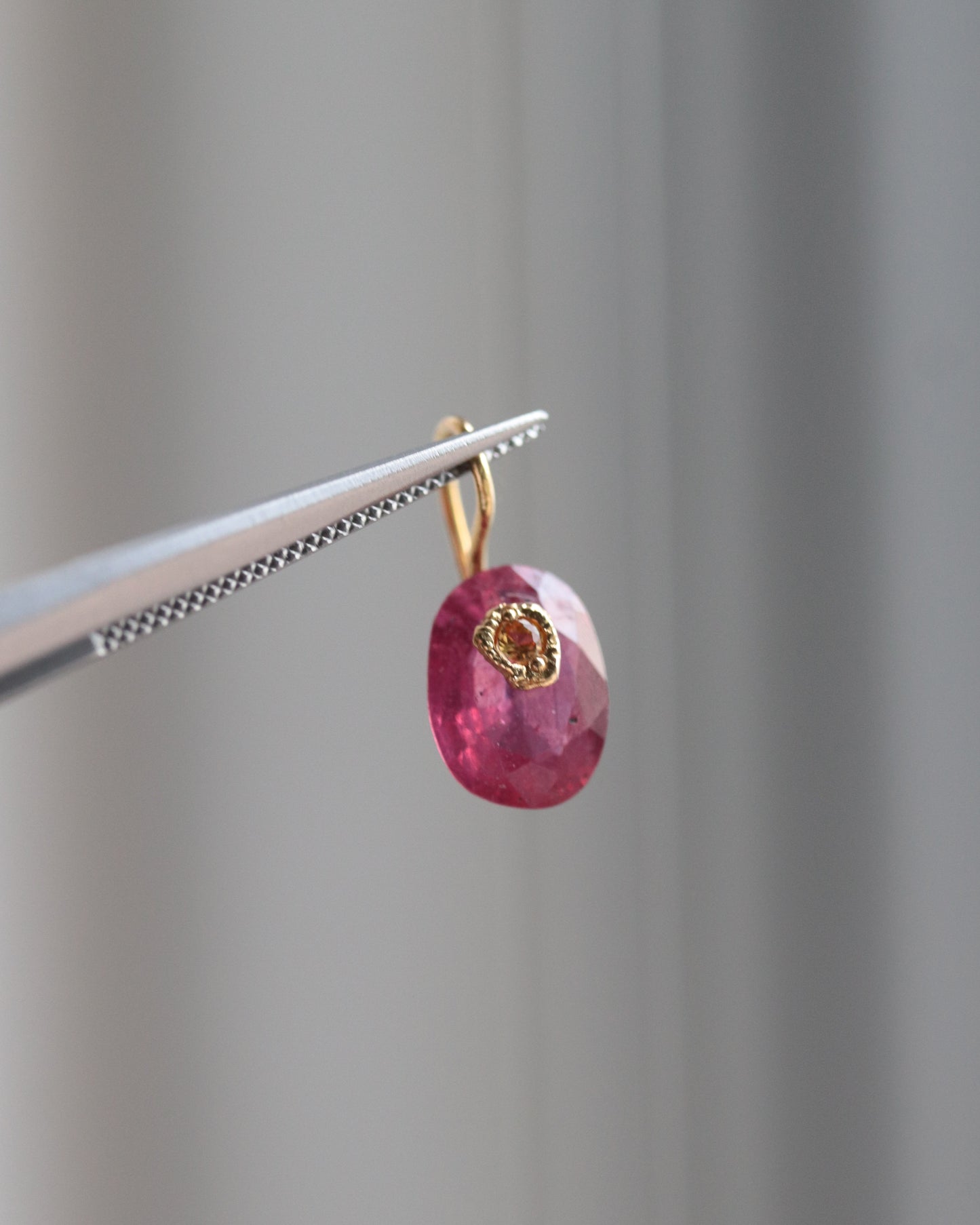 Flat Necklace - Ruby -