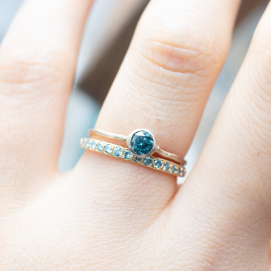 Rough collet Ring - Blue Diamond -
