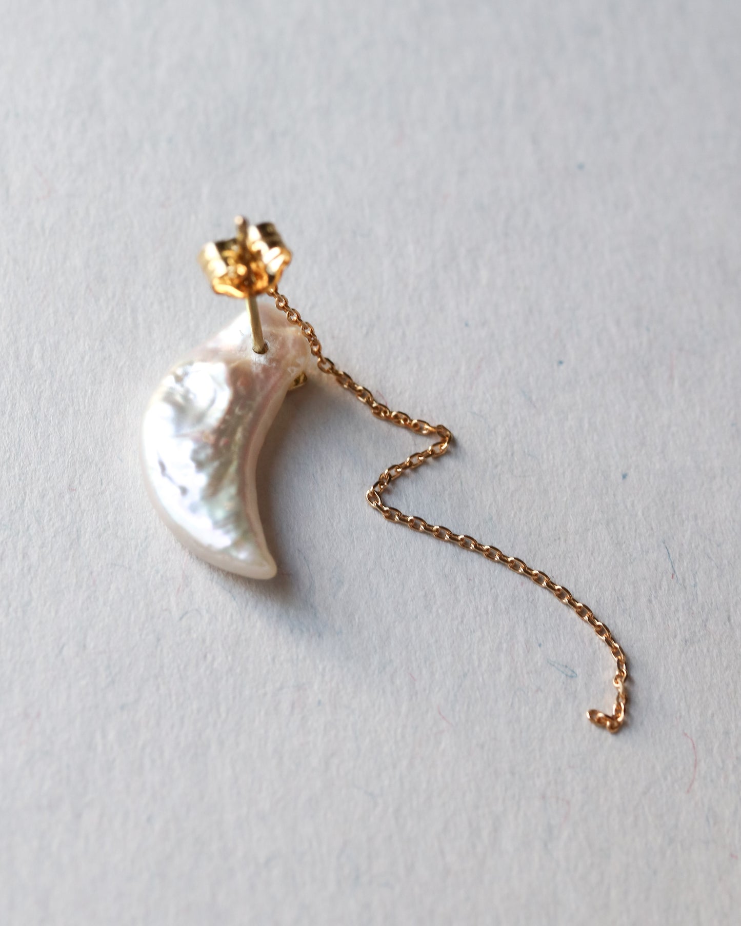 Flat Pierced Earring - Pearl -