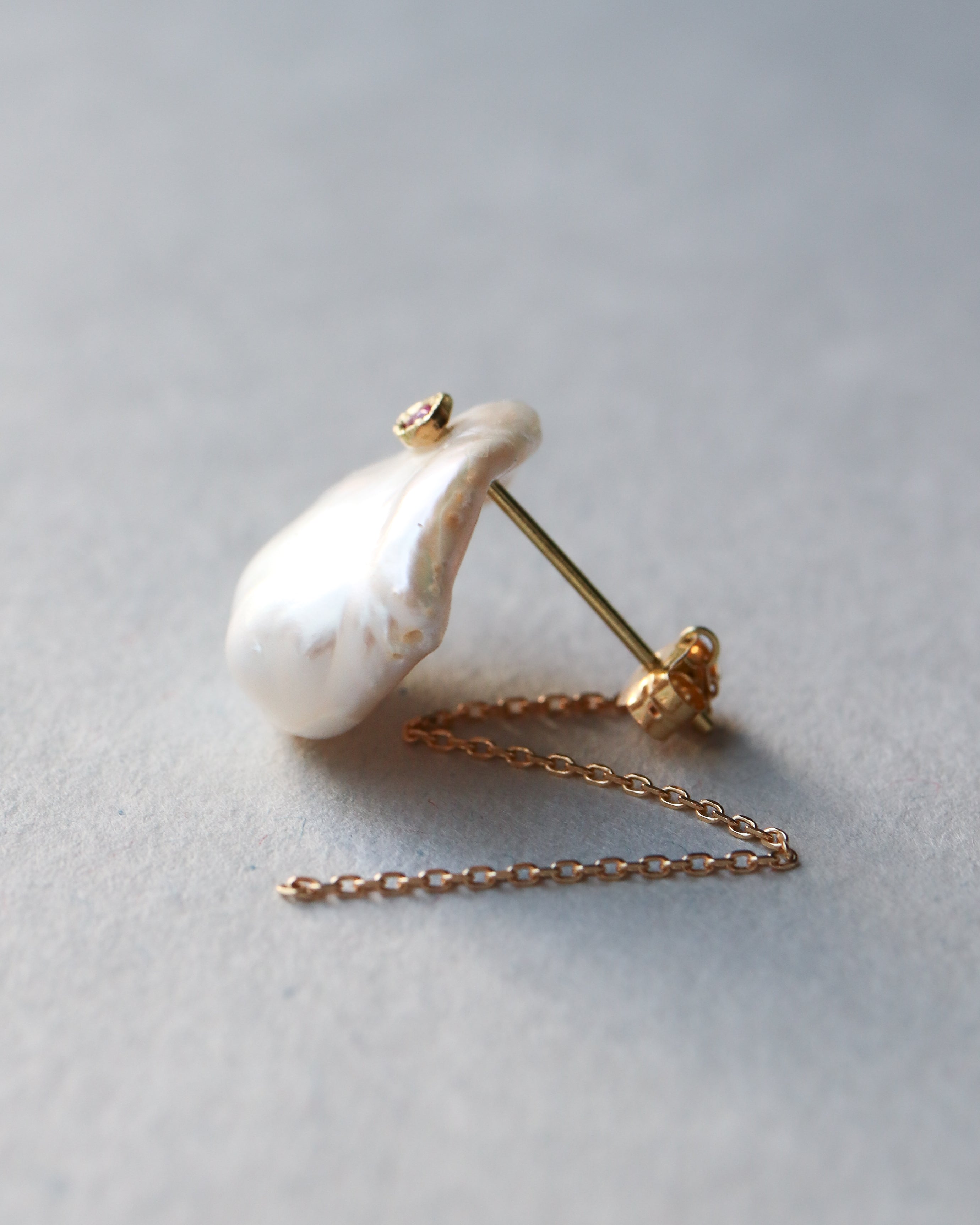 Flat Pierced Earring -  Keshi Pearl -