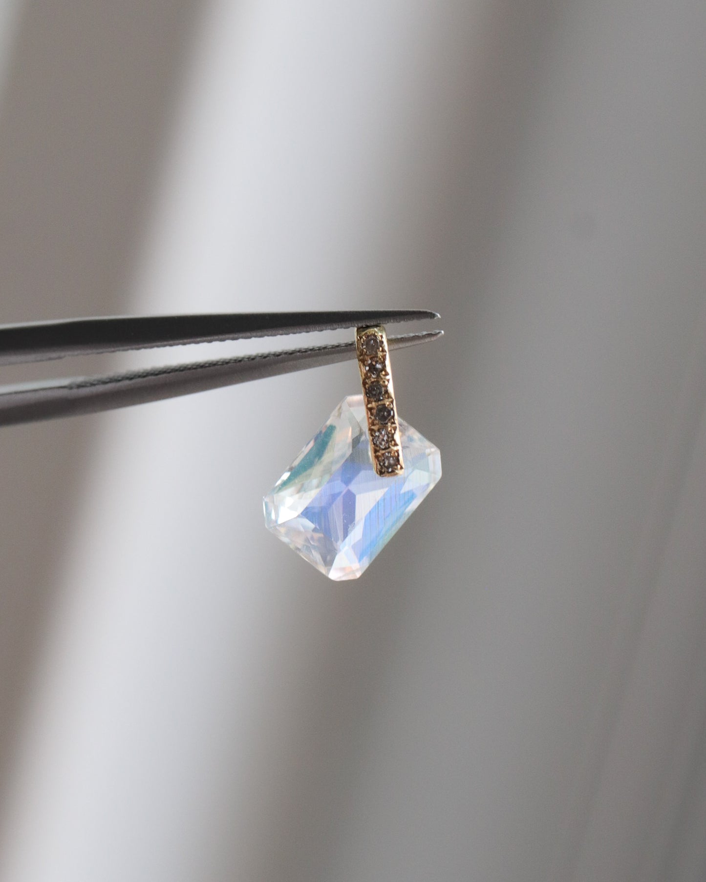 Hibiki Stone Necklace - Rainbow Moon Stone / Diamond -