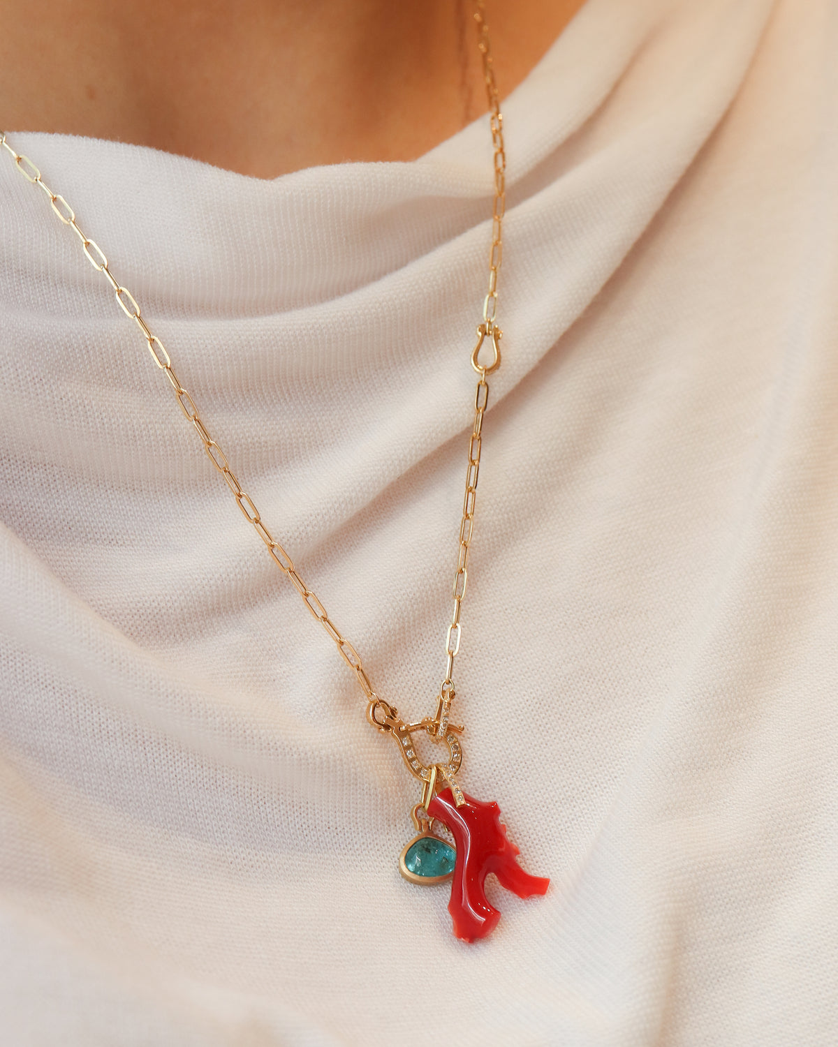 Hibiki Stone Necklace - Coral -