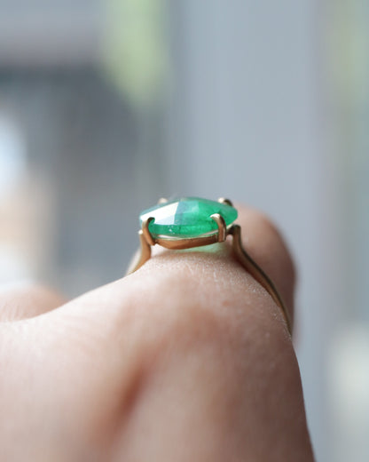 Prong Ring - Emerald -