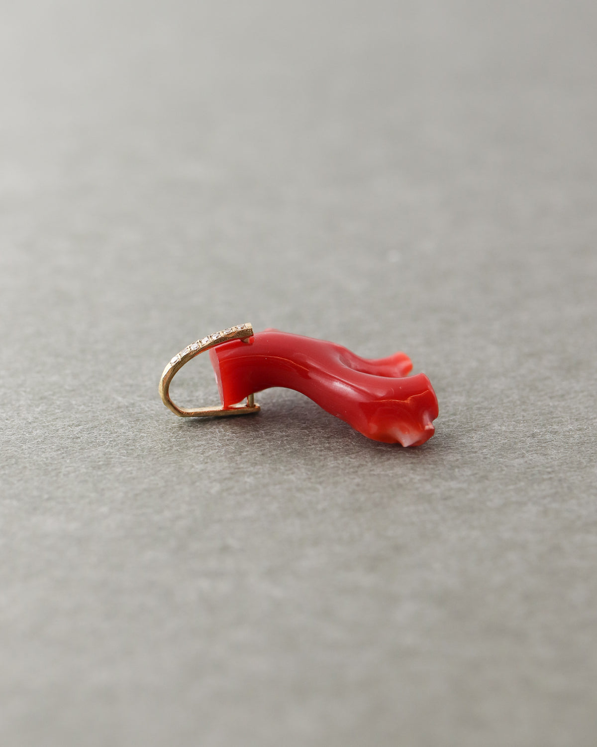 Hibiki Stone Necklace - Coral -