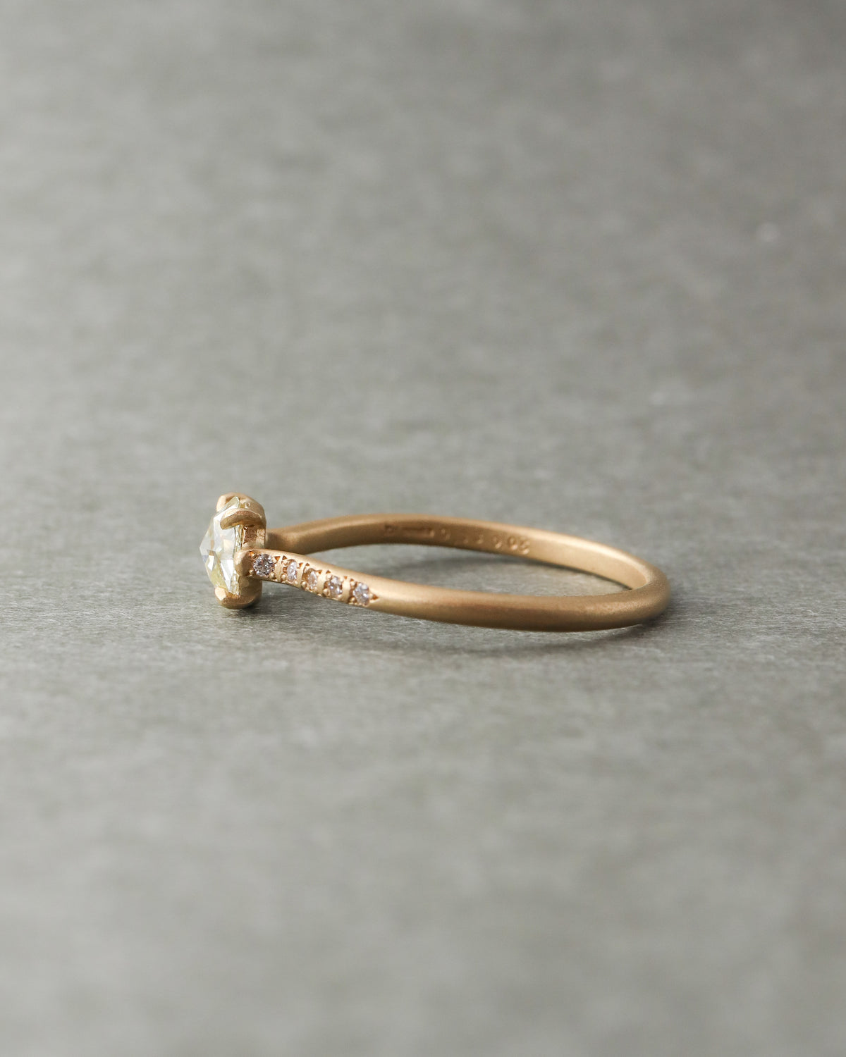 Prong Ring - Diamond -