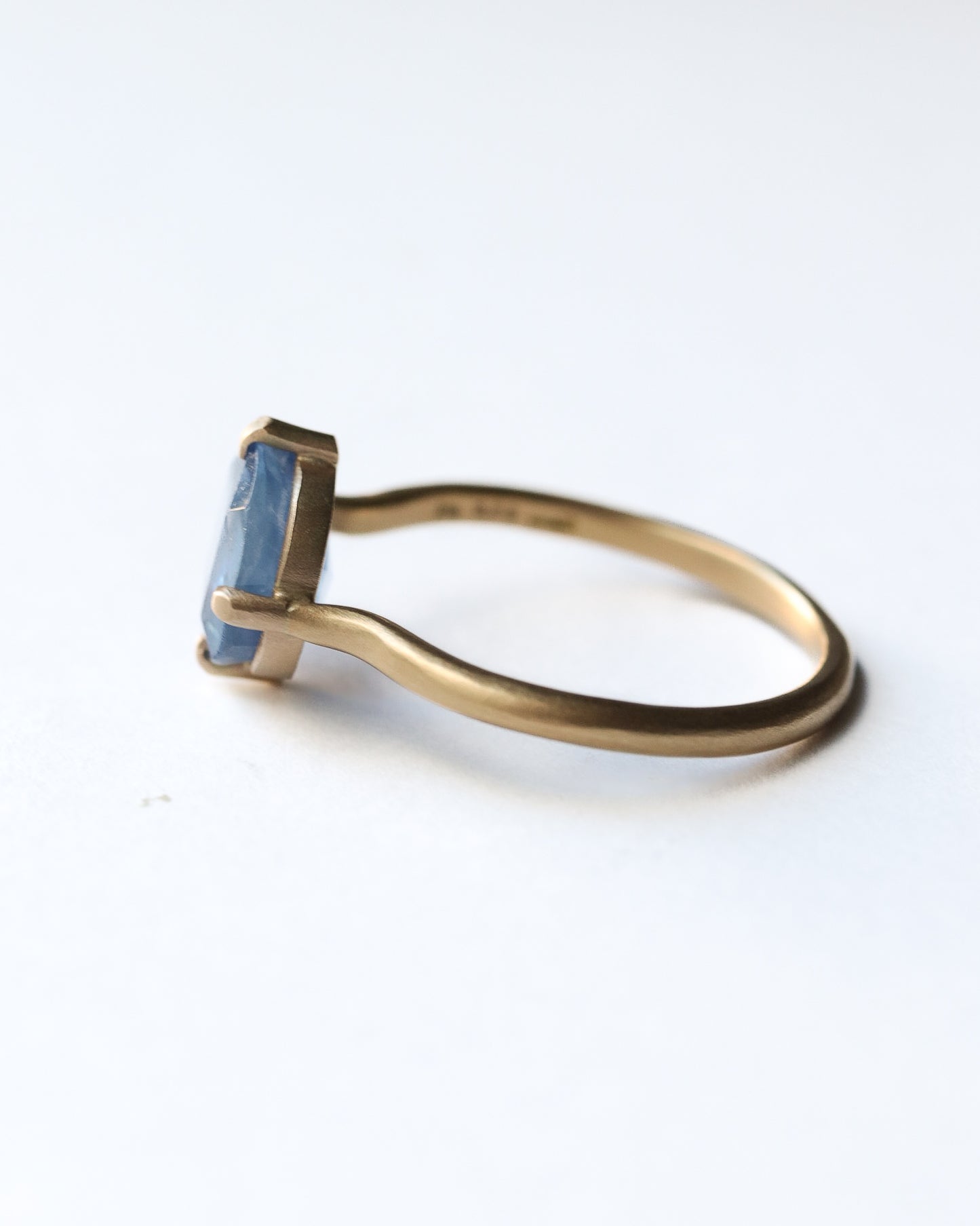 Prong Ring  - Sapphire -