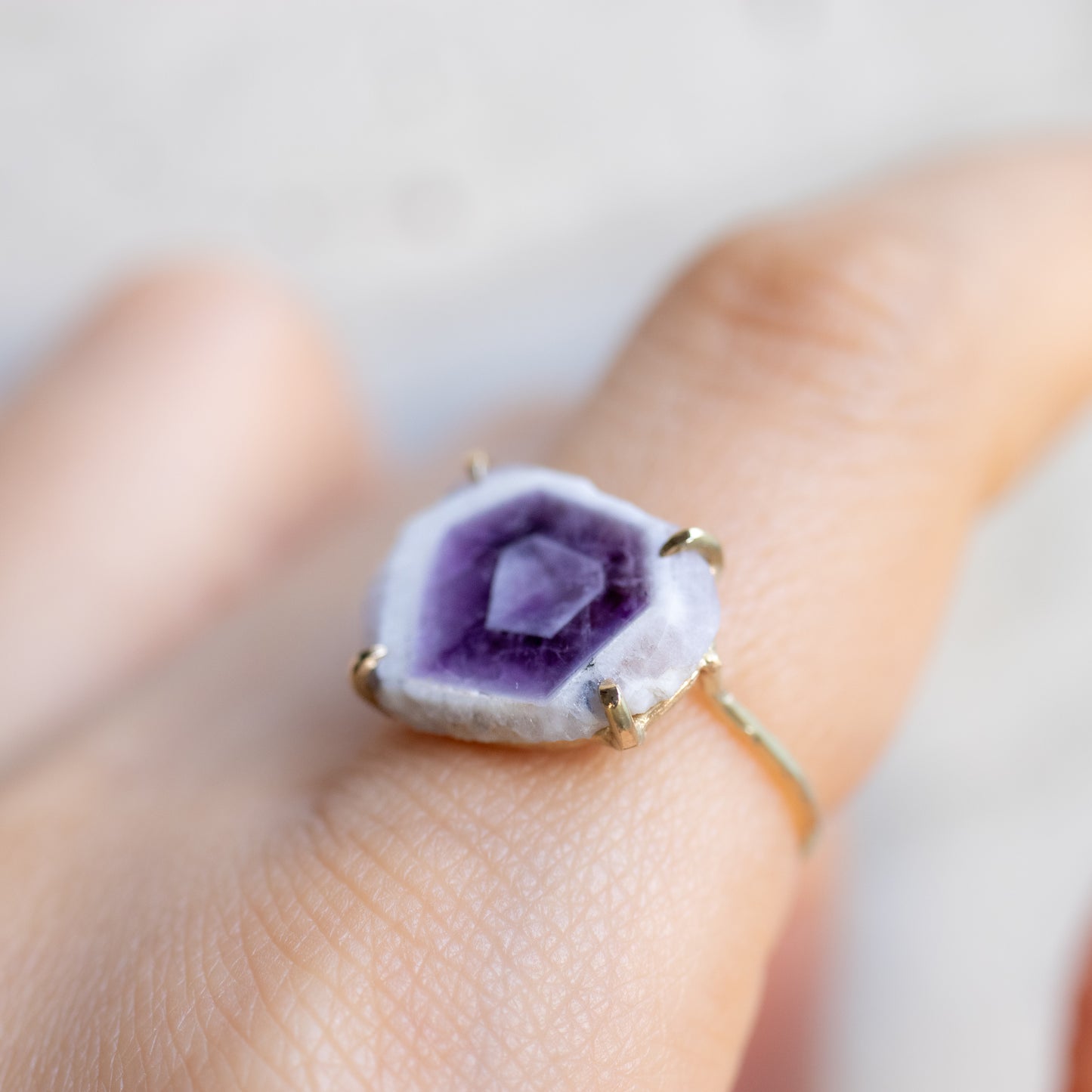 扁平戒指 - Ahantom 紫水晶 -