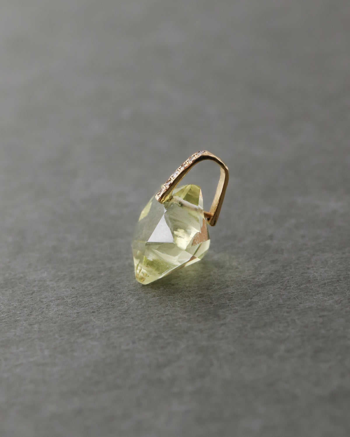 Hibiki Stone Necklace - Diamond -