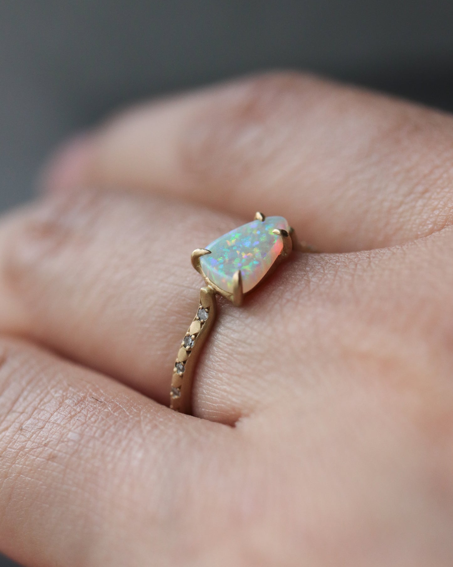 Prong Ring - Opal -