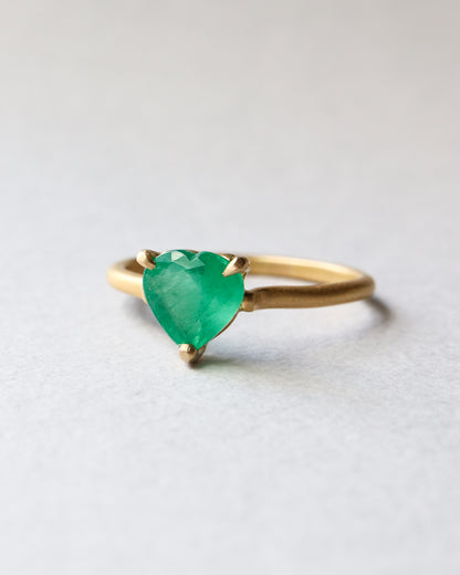 Prong Ring - Emerald -