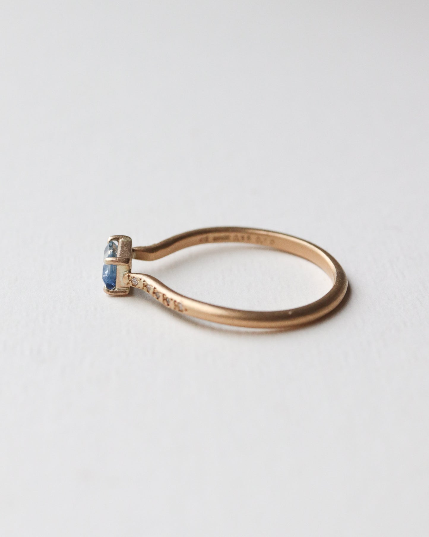 Prong Ring - Sapphire -