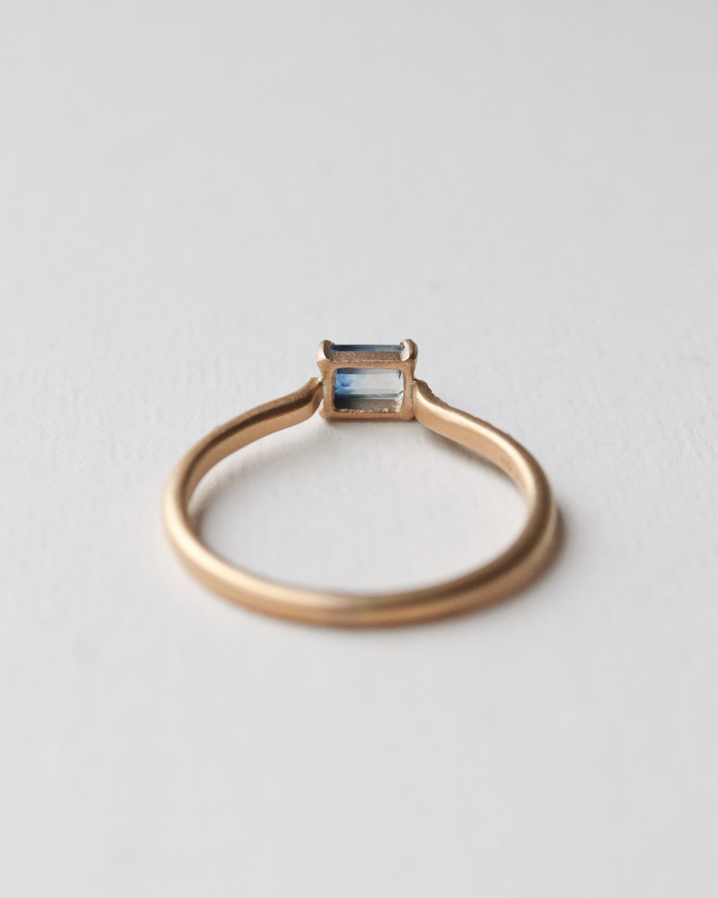 Prong Ring - Sapphire -