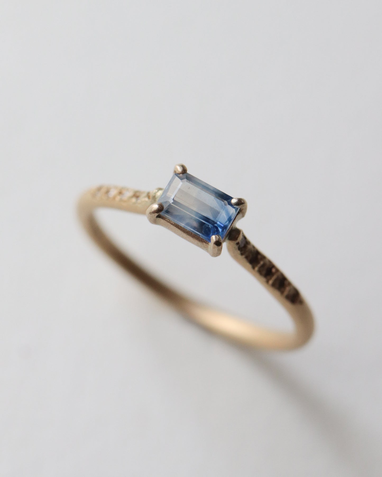 Prong Ring - Sapphire -