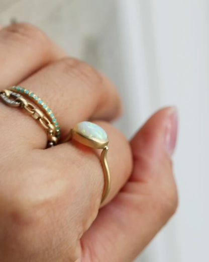 Collet Ring - Opal -