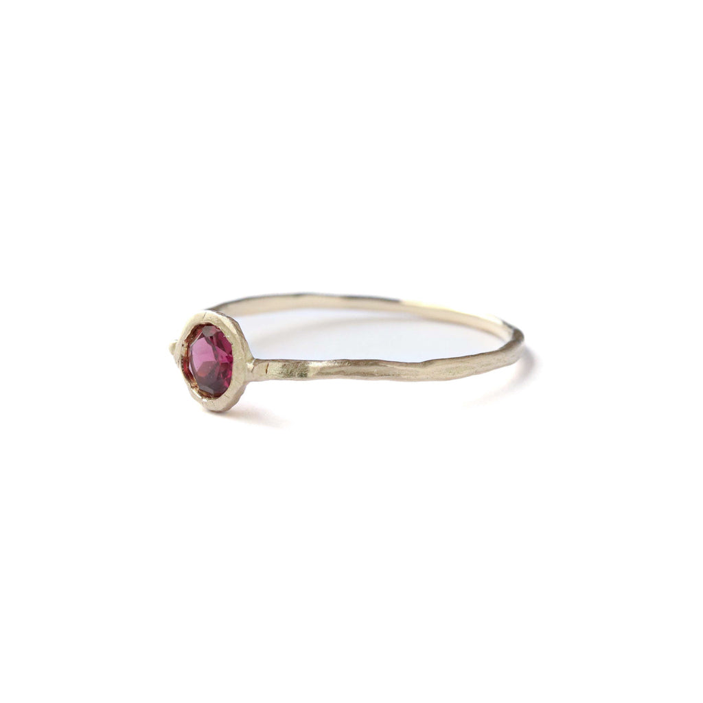 Rough Collet Ring - Rhodolite Garnet -