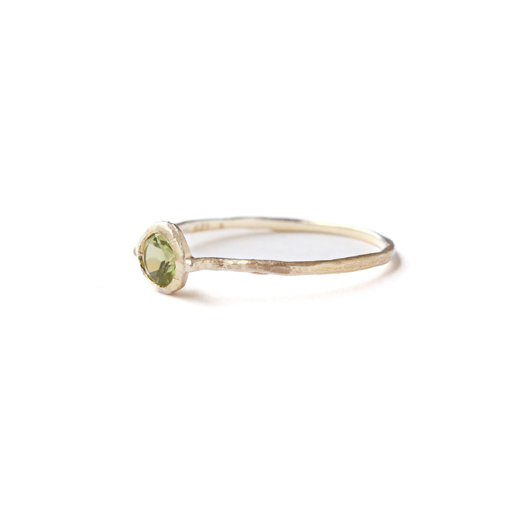Rough Collet Ring - Peridot -