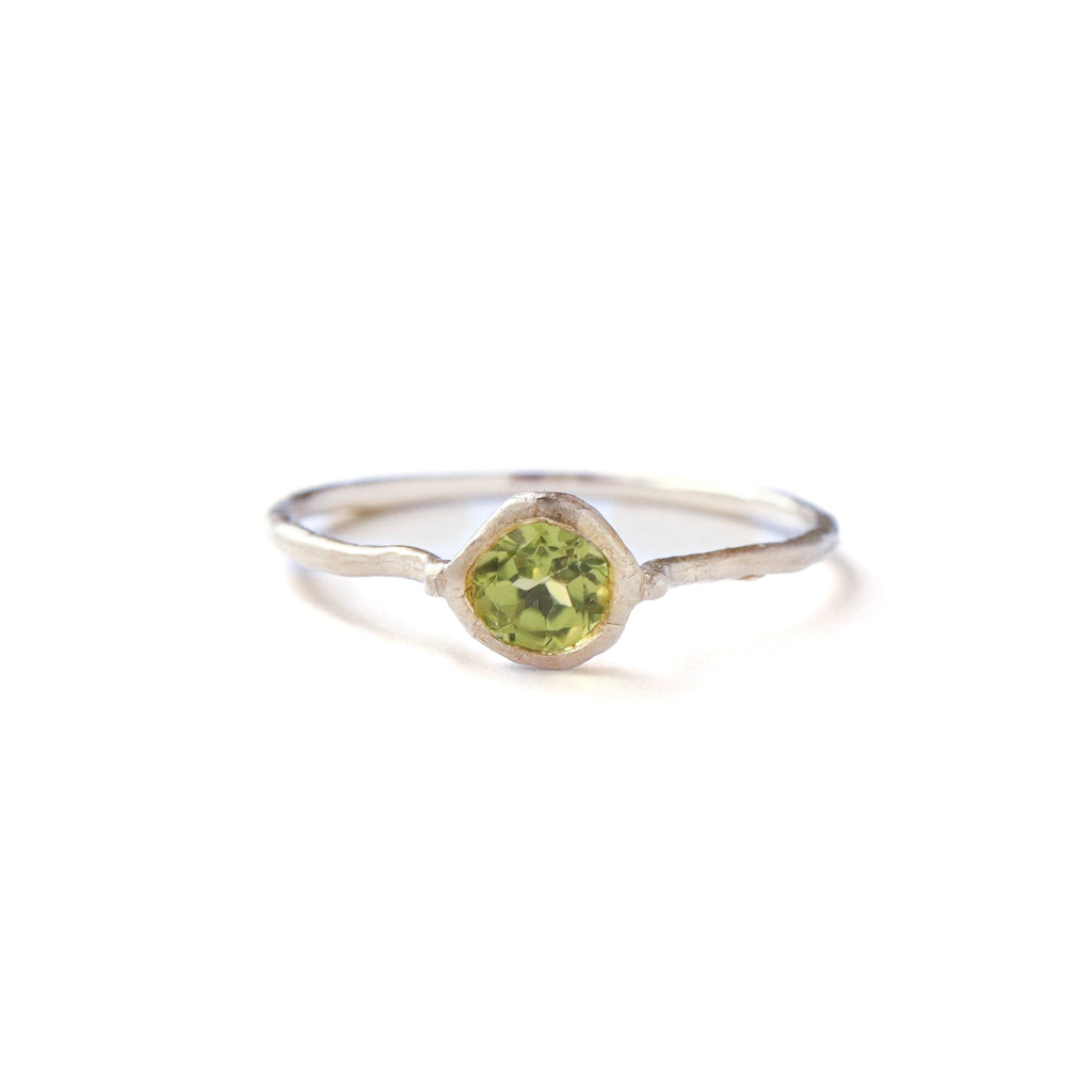 Rough Collet Ring - Peridot -