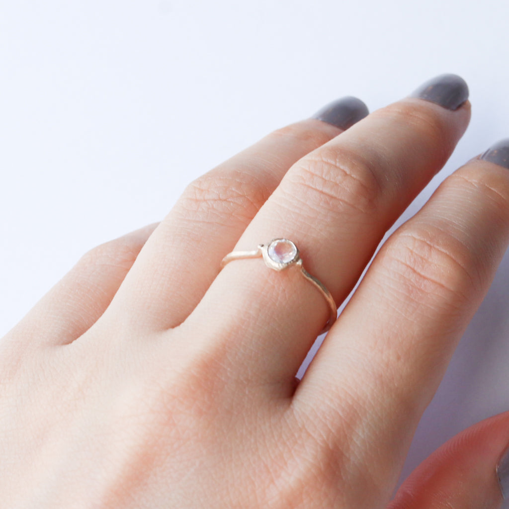 Rough Collet Ring - Rainbow Moonstone -