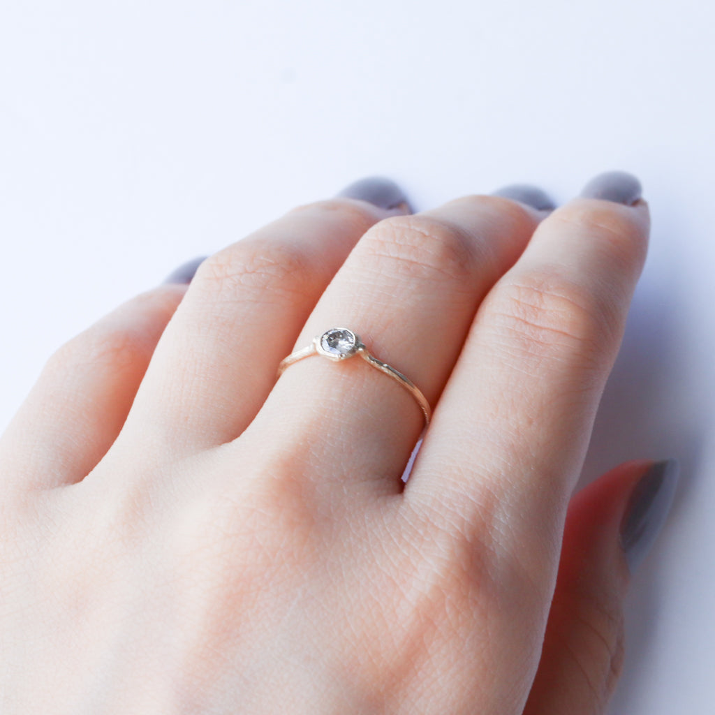 Rough Collet Ring - Natural Diamond -