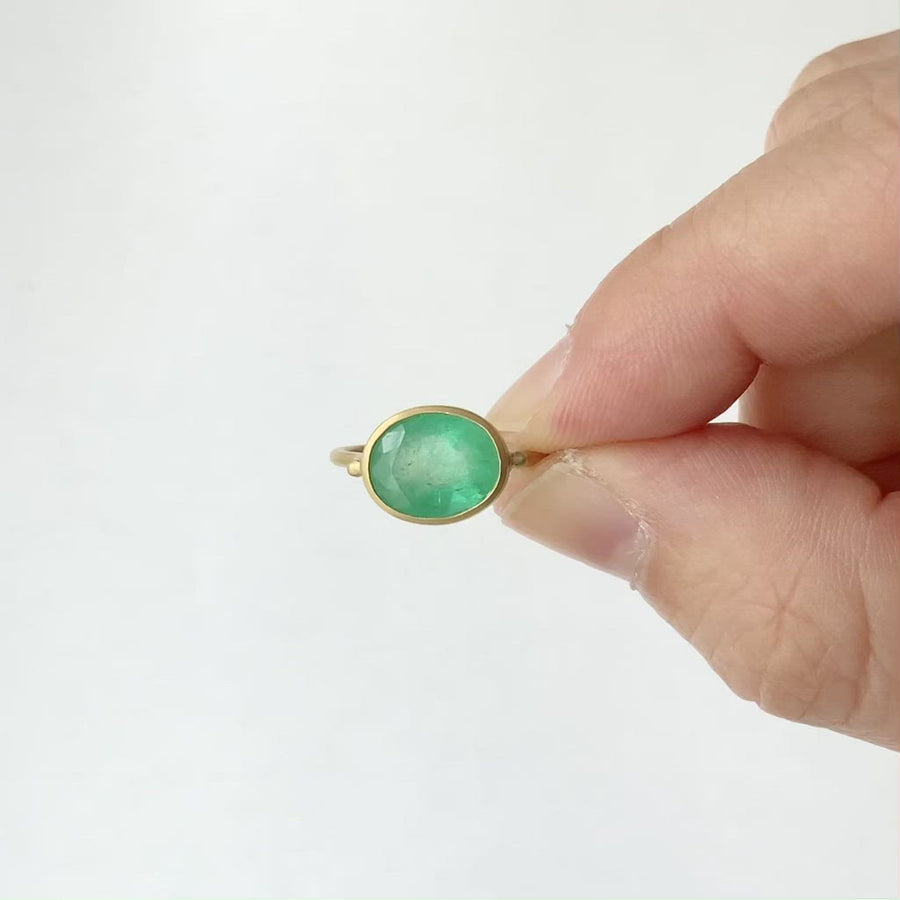 Collet Ring - Emerald Columbia -