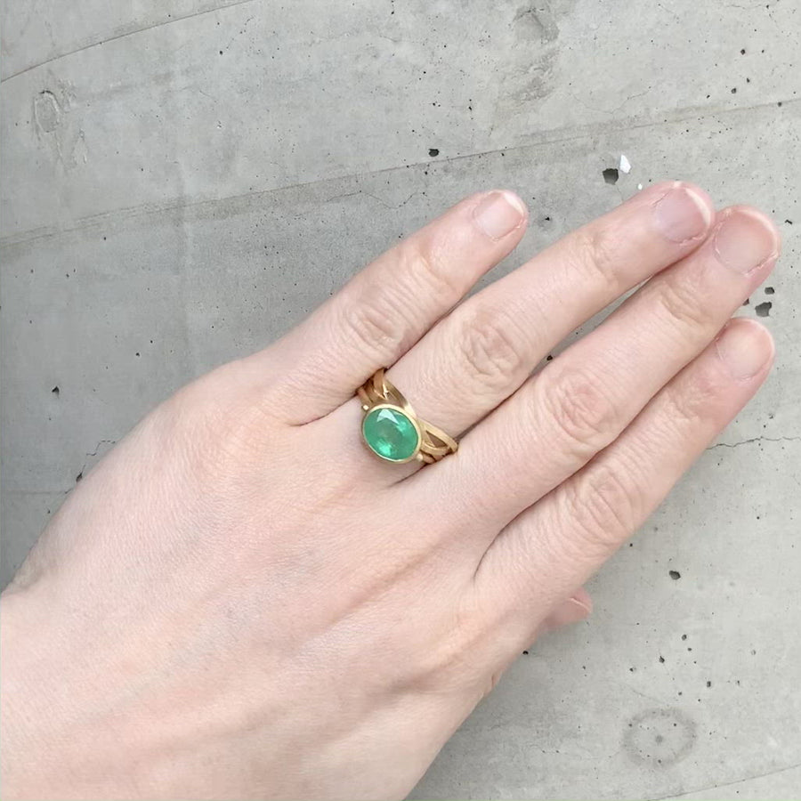 Collet Ring - Emerald Columbia -