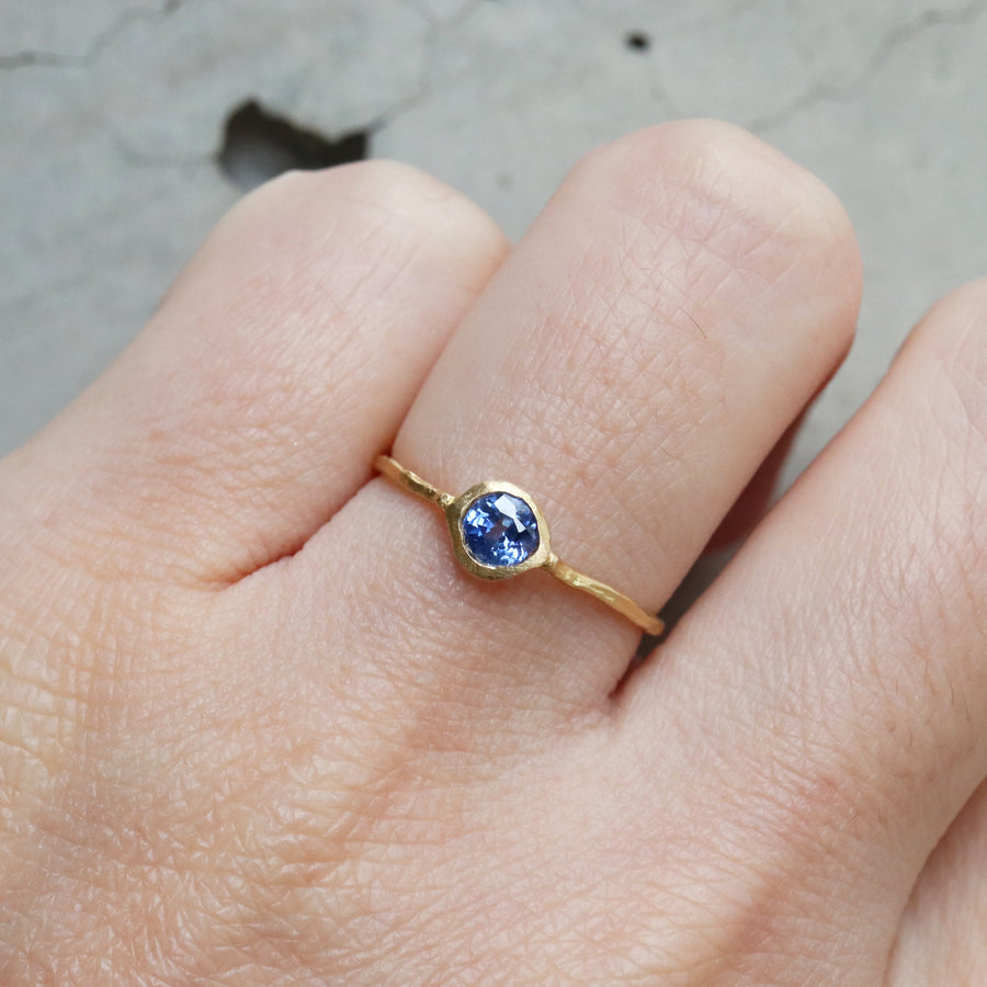 Rough collet Ring  - Sapphire -