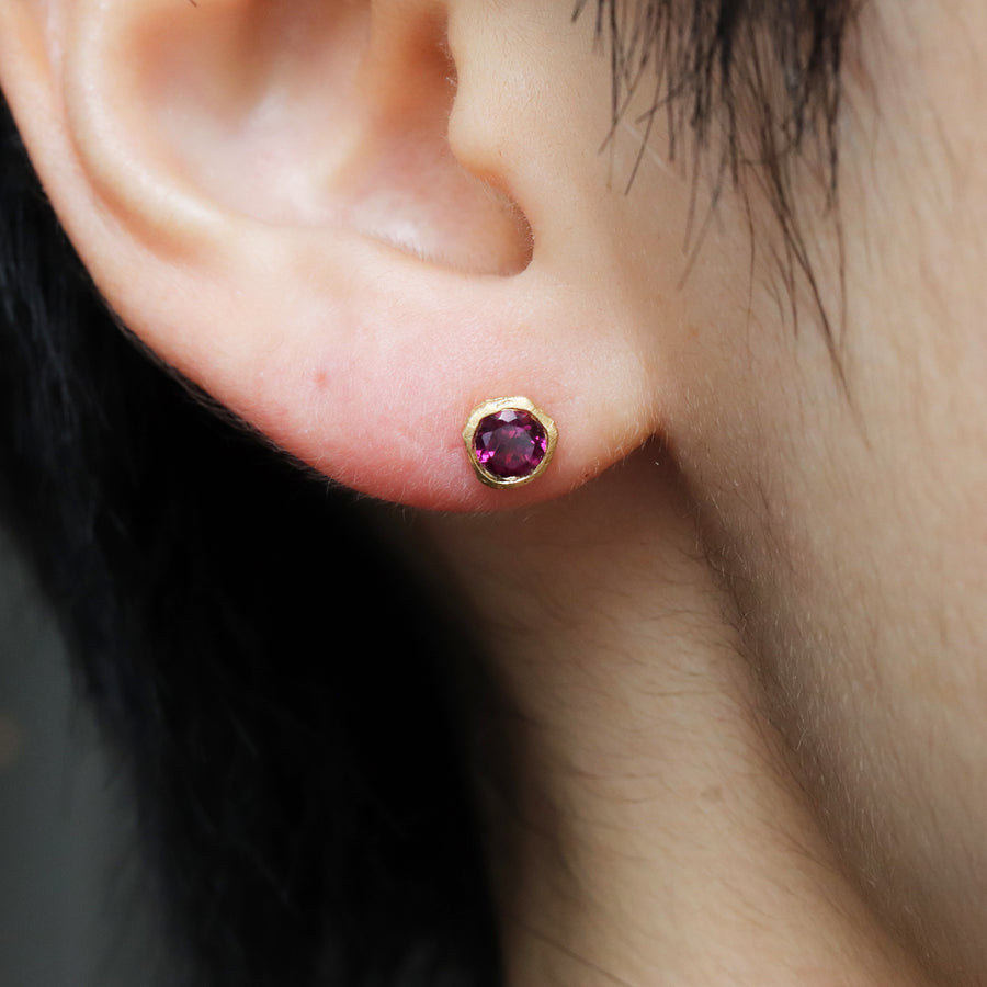 Rough collet Pierced Earring  - Rhodolite Garnet -