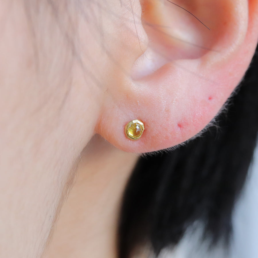 Rough collet Mini Pierced Earring  - Natural Yellow Diamond -