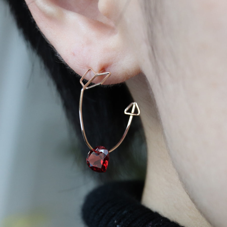 Zukyun Hoop Pierced Earring - Garnet -